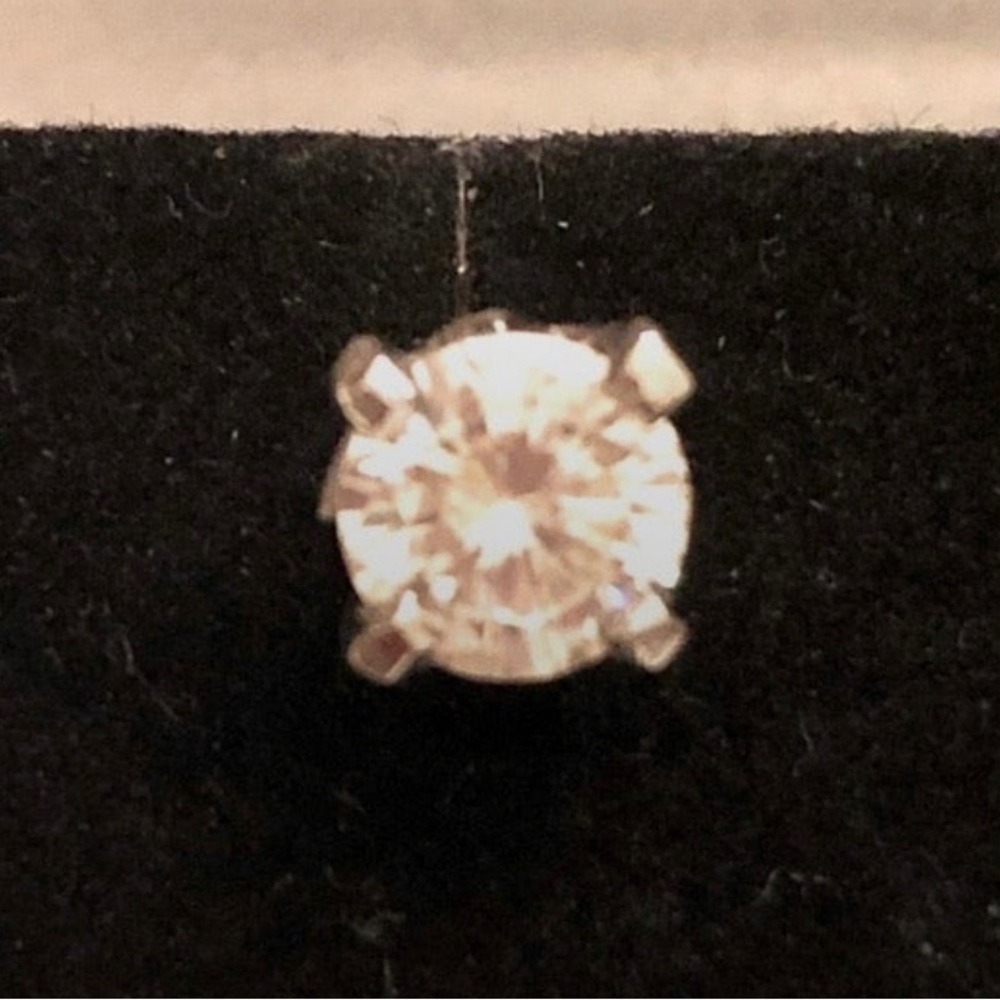 Diamond stud earrings - Picture 2 of 7